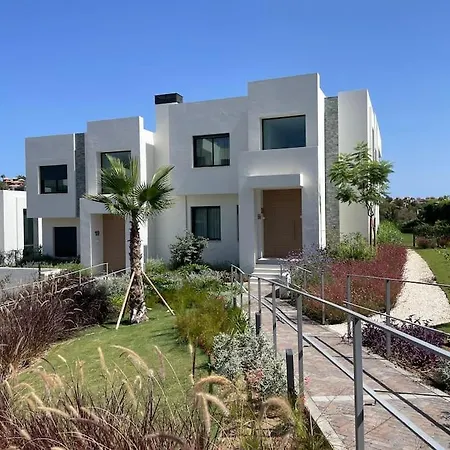 Villa In Next To Golf And Santa Clara