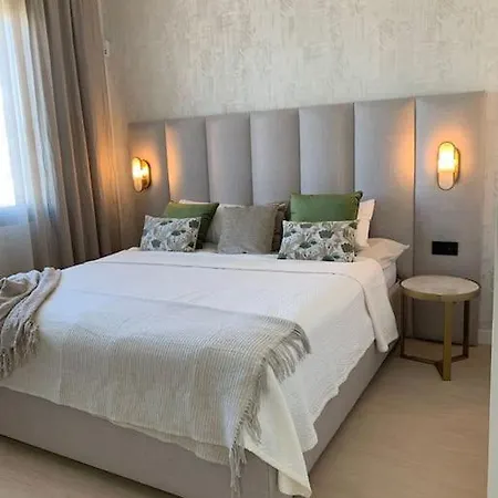 In Next To Golf And Santa Clara * Marbella