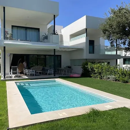 Villa In Next To Golf And Santa Clara *